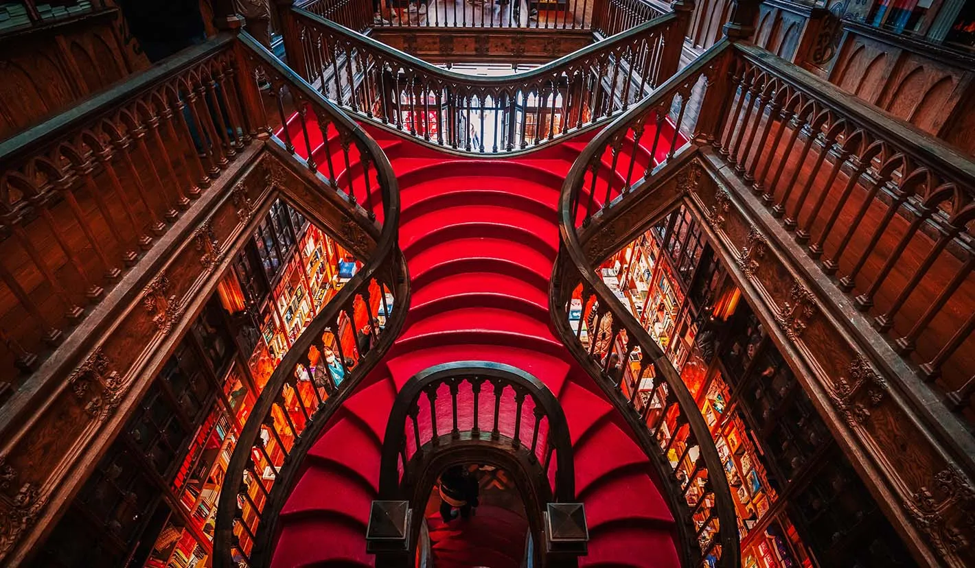 Livraria Lello atrai muitos turistas literários